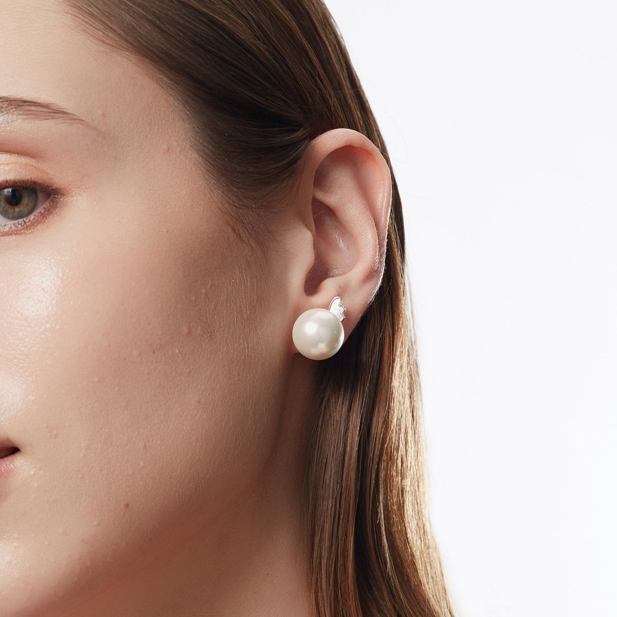 Lightchaser Pearl Earring